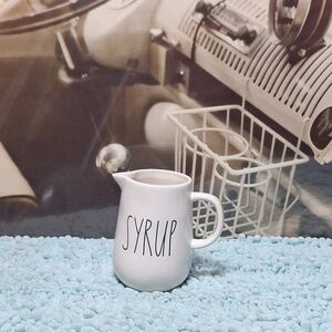 Rae Dunn Artesian collection syrup pitcher,